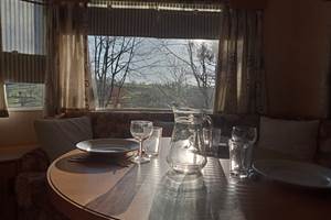 camping-la-perle-creuse-MH 4 personnes-Louisiane-détail salle à manger
