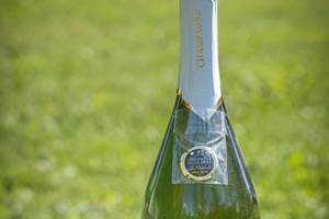 Champagne Millésimé "Le relais des deux tous" avec capsule de collection