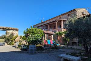 La cour intérieure de jour