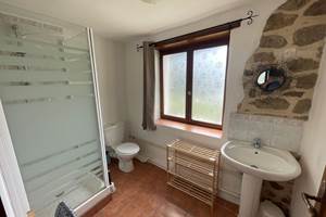 Salle d' eau WC chambre 1
