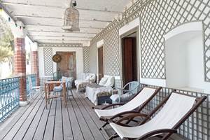 Le Mas Palegry chambres d'hôtes Perpignan - La terrasse exposée sud avec ses croisillons