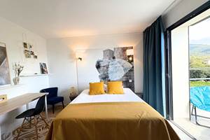 Chambre d'hôtes en Corse, suite terrasse vue mer avec chambre parentale et chambre d'enfants