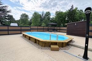 Piscine 7x4m - transats - salon de jardin - parasol
