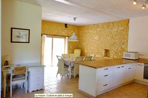 DOMAINE DU CHAMP DE L'HOSTE - maison d'hôtes à Larzac 24170 - Gîte de charme - Location maison de vacances avec piscine et spa - salle à manger -