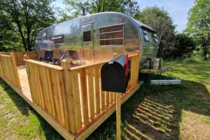 camping-la-perle-creuse-caravneUS-New York-vue extérieure