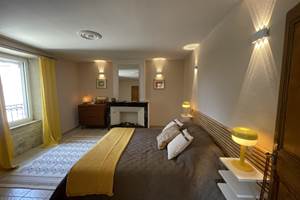CHAMBRE JAUNE 1ER E´TAGE vue ensemble MF