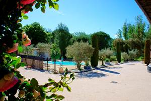 Vue piscine résidence les peupliers