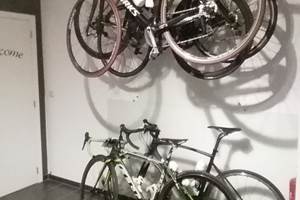 Rack à vélos diponible en intérieur sécurisé. Attention vélos non disponibles.