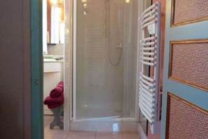 Baldaquin vue sur salle de bain