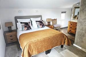 VILLARIVIERAbedroom3