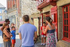 Visite_guidee_-_Combourg-SMBMSM-4605-640x1024