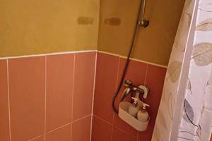 douche-salle-de-bain-chambre-solaire-gite-saisonnee-centres-aveyron