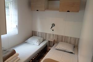 camping-la-perle-creuse-MH-6personnes-NewYork-chambre2