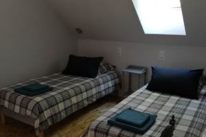 2 lits simples sur mezzanine.
