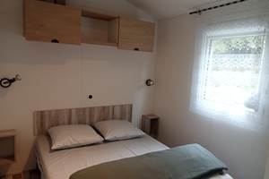 camping-la-perle-creuse-MH-6personnes-NewYork-chambre1