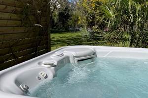 Maison Bizienne Guerande Jacuzzi extérieur
