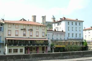 La façade et la Véranda en bord d'Ariège