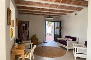 23 - Oliveres Patio Entree 1 1600 x 1200