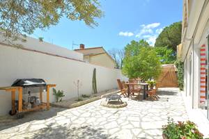 villa-les-salines-flamant-location-appartement-maison-vacances-grau-du-roi-jardin-proche-plage