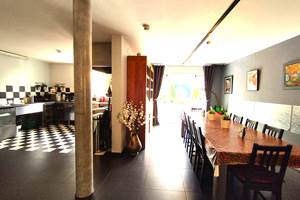 La salle à manger est proche de la cuisine !