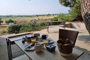 petit déjeuner servi en terrasse ou en chambre sur demande