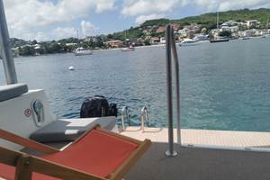 Profitez de la vue depuis le transat sur Anse Mitan