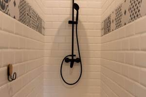 salle de bain avec douche à l'italienne