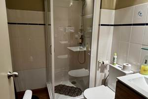 SALLE DE BAIN CHAMBRE 4