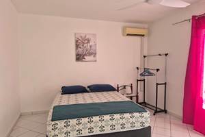 Chambre 2 sur rue lit 160/200