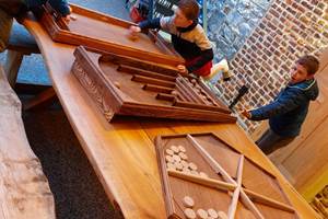 Jeux géants en bois pour les grands et les petits.