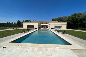 PISCINE DEVANT MAS