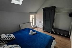 Vue depuis le lit King Size de la chambre.