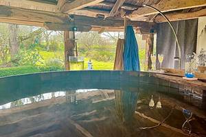 moment de pure détente dans le bain Ofuro avec vue imprenable sur le parc