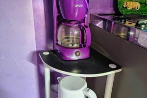 cafetieres-bouilloire-kitchenette-gite-panoramique-saisonnee-centres-aveyron