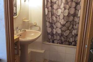 Gite des Oliviers Valros - Tilleul - salle de bains baignoire 3