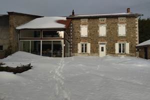 La Halte du Pèlerin, façade sous la neige