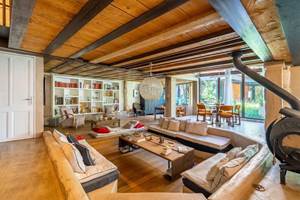 E0C9CFE1-65EC-42D1-B595-196D942BDCF7_1_105_c