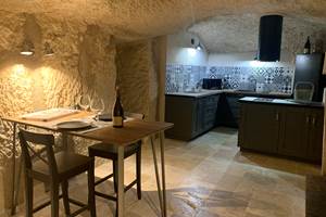 salle-a-manger-gite-couple-jacuzzi-spa-touraine