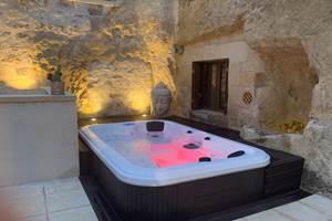 Gîte Troglodyte avec SPA privatif