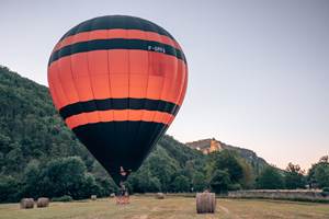 Vol-en-mongolfiere-avec-vol-en-ballon-Dordogne-@lesdroners-site