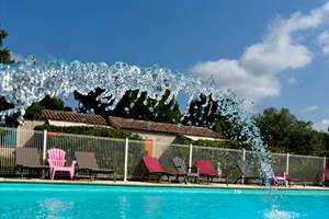 Les Mazets du Rouret - Jet d'eau à la piscine
