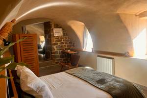 la calade chambres d'hotes et espace bien être ardèche chambre chanvre vue du lit