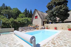 Les bois de Saint-Auvent, piscine