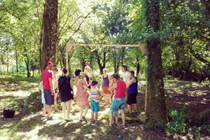 jeux coopératives dans les bois pendant l'été, samenwerkingsspelen tijdens de zomer, teambuilings activiteiten zomer