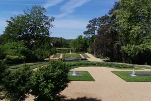 DOMAINE DU CHAMP DE L'HOSTE - maison d'hôtes à Larzac 24170 - domaine du champ de l'Hoste - piscine - Dordogne - location gîte - location maison de vacances - chateau - les jardins de Millande -