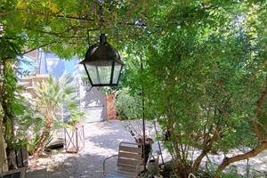 16-bis-gite-hotel-marssac-jardin-glycinne