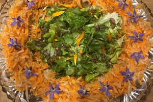 Salade et crudités fleuries