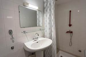 Château Villemagne gîte 1332 Salle d'eau n°2