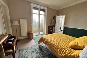Chambre  partie parents (17m2) avec accès direct à la salle d'eau