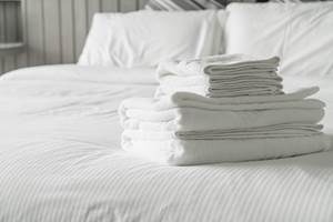 white-towel-bed-decoration-bedroom-interior